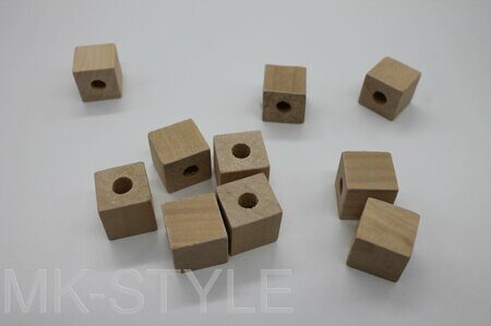 Бусы  деревянные ( 2 х 2 см.) - кубики